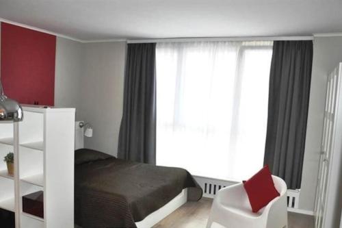 Una cama o camas en una habitación de Bright Appartement in Brussels