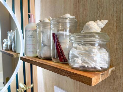 a shelf with glass jars on a door at Votre Escale Boule d Or Sauna & Spa in Niort