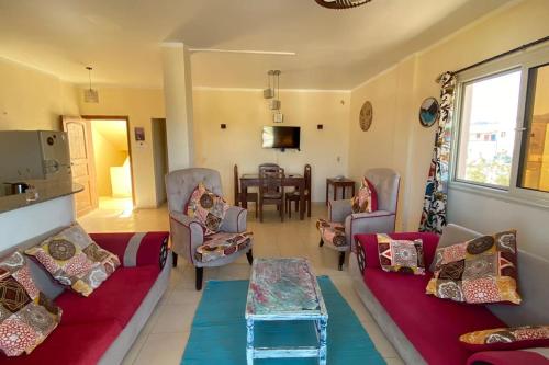 Strawberry chalet in the heart of the city
