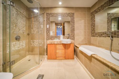 Koupelna v ubytování Coastal 1BR at Iris Blue Dubai Marina by Deluxe Holiday Homes
