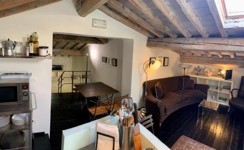 Kuchyňa alebo kuchynka v ubytovaní UFFIZI & SANTO SPIRITO Family/Groups Apartment
