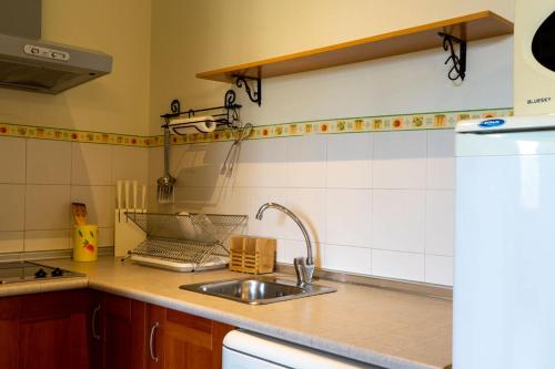 a kitchen with a sink and a counter top at Solar de Quintano in Labastida