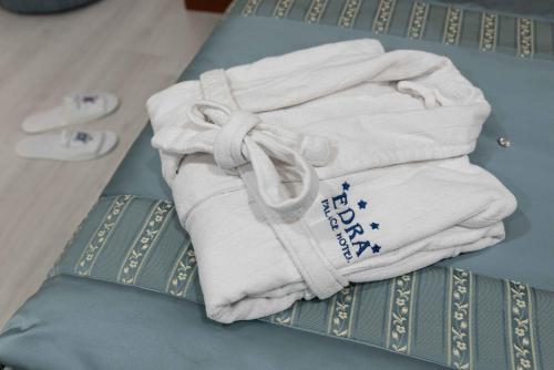 a pile of towels sitting on top of a bed at Edra Palace Hotel & Ristorante in Cassino