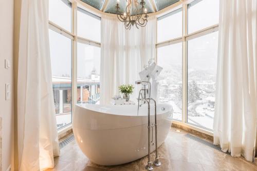 Alpin Resort Sacher photo 2