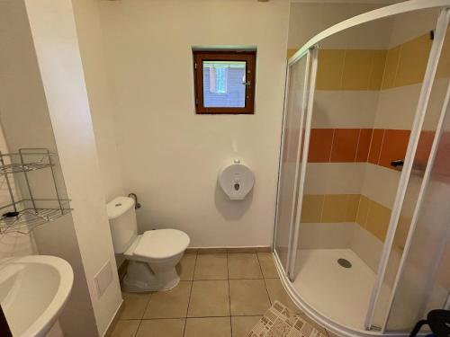 Un baño de Hotel Rohanov