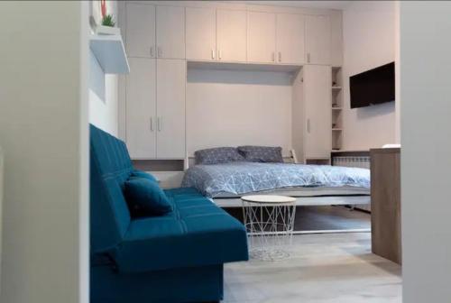 Un pat sau paturi într-o cameră la New Studio in the city center