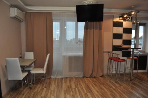 Televisyen dan/atau pusat hiburan di Dwell Apartments
