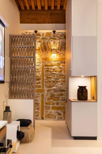 Host Inn Le Lumiere SPA & CINÉMAにあるテレビまたはエンターテインメントセンター