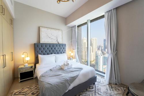 Postel nebo postele na pokoji v ubytování KeyHost - Superior 3BR Sea View - 52 42 Towers Dubai Marina- K2920