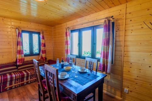 Postel nebo postele na pokoji v ubytování House with Private Pool (Aries)