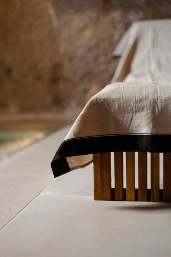 Un ou plusieurs lits dans un hébergement de l'établissement Le Carasse Boutique Hotel