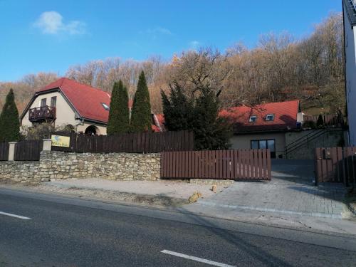 Bóbita Háza 8413 Eplény, Veszprémi út 23 kép - 3