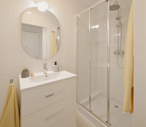 Koupelna v ubytování 155A - Apartamento junto al Puerto Deportivo Gijón