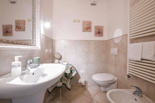 a bathroom with a sink and a toilet at Le Rêve - Lake view rooms in Sirmione