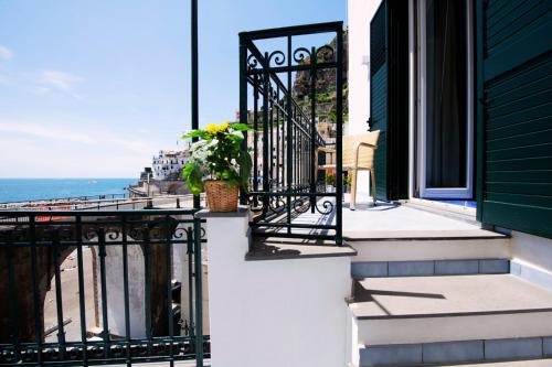 a balcony of a house with a view of the ocean at Maison Escher in Atrani