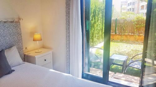 Postel nebo postele na pokoji v ubytování MSJ80 Moderno Bajo Marina Sant Jordi