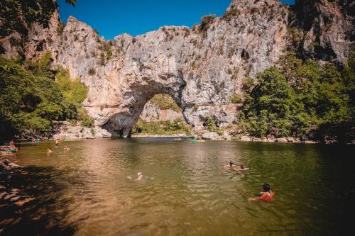 Φωτογραφία από το άλμπουμ του Rives d'Arc σε Vallon-Pont-dʼArc