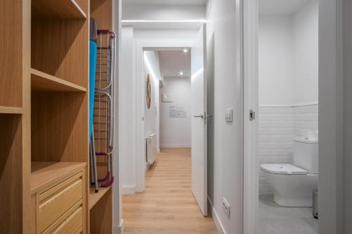 a bathroom with a toilet and a sink at 2 bedrooms 2 bathrooms furnished - Retiro - stylish - MintyStay in Madrid