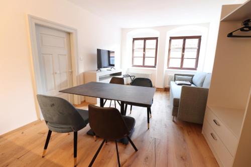 TV a/nebo společenská místnost v ubytování Das Fischer Boardinghouse KF