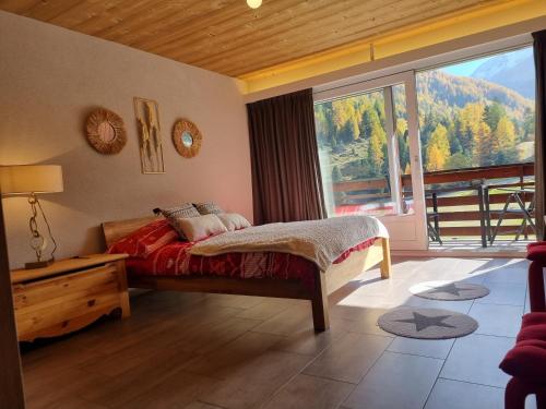 En eller flere senger på et rom på Magnifique studio rénové au coeur des 4 Vallées