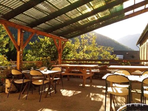 Pemandangan gunung umum atau pemandangan gunung yang diambil dari hotel