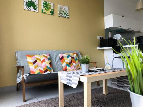 Dapur atau dapur kecil di Hid SOHO at KANVAS WiFi Netflix KLIA