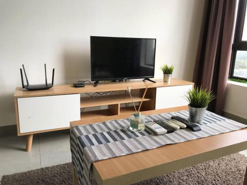 Televisyen dan/atau pusat hiburan di Hid SOHO at KANVAS WiFi Netflix KLIA
