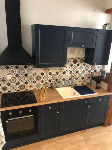 Kuchyň nebo kuchyňský kout v ubytování Appartement en duplex à Auxonne