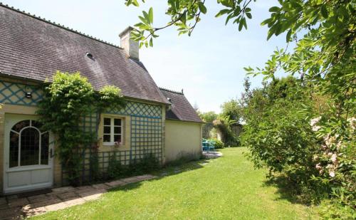 Vonkajšia záhrada v ubytovaní Charmant logement dans un écrin de verdure