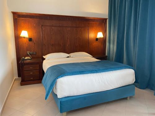Una cama o camas en una habitación de Hotel Azur