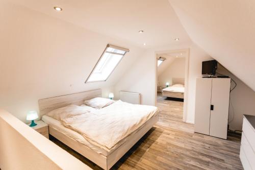 a bedroom with a bed and a skylight at Strandbrise in Hofe