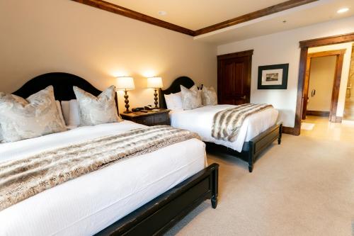 Ein Bett oder Betten in einem Zimmer der Unterkunft Stein Eriksen Lodge Deer Valley