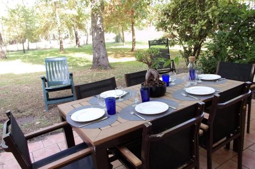 Nice 55m in residence with pool and garden !