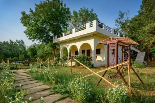 Taman di luar Aryan Camp - RiverView Farmstay, Panna Tiger Reserve, Madla
