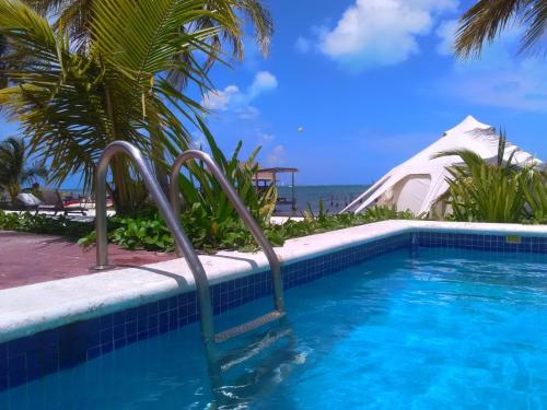 a swimming pool with a view of the ocean at CANCUN PRIVATE APARTMENT in Cancún