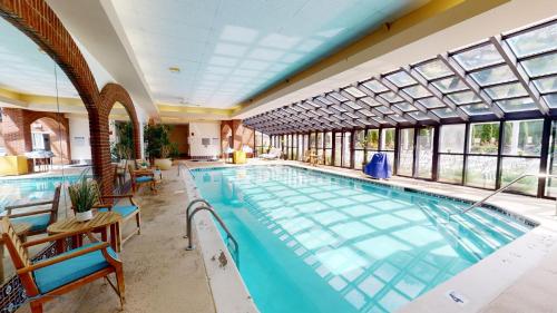 Piscine de l'établissement The Simsbury Inn ou située à proximité