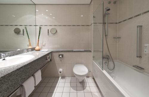 Koupelna v ubytování Leonardo Hotel Heidelberg