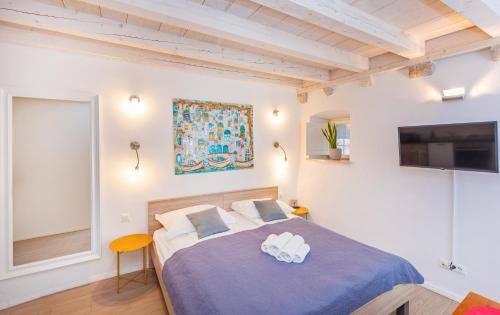 RAFAEL Rooms & Apartments Old Town by DuHomes