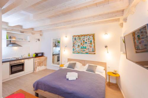 RAFAEL Rooms & Apartments Old Town by DuHomes