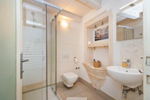 RAFAEL Rooms & Apartments Old Town by DuHomes