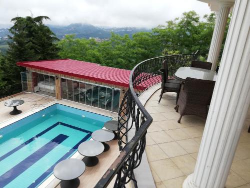 a balcony with a swimming pool on a house at Trabzon manzaralı havuzlu villa in Trabzon