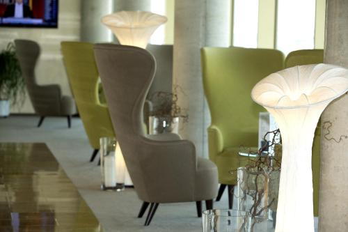 a group of chairs and a table with a vase at Best Western Plus Hotel Bremerhaven in Bremerhaven