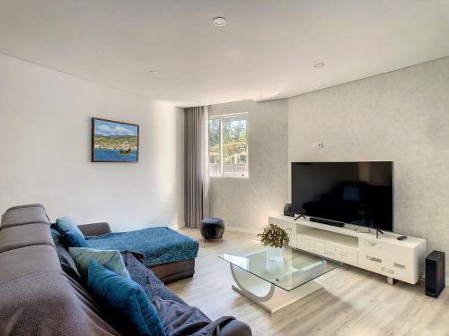 Uptown Nest - Modern APT by LovelyStay