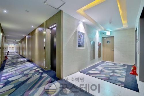 a hallway with a colorful floor in a building at Golden Hotel Incheon in Incheon