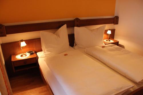 Ein Bett oder Betten in einem Zimmer der Unterkunft Pension Wolfgangsee