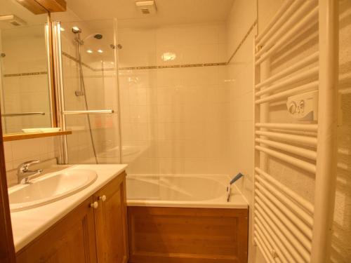a bathroom with a tub and a sink and a shower at Appartement Morillon 1100, 2 pièces, 6 personnes - FR-1-642-53 in Morillon