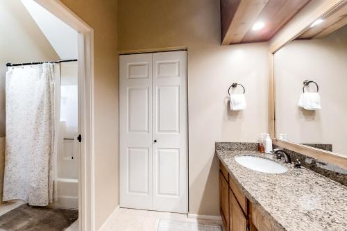 Red Pine Condominiums 69にあるバスルーム