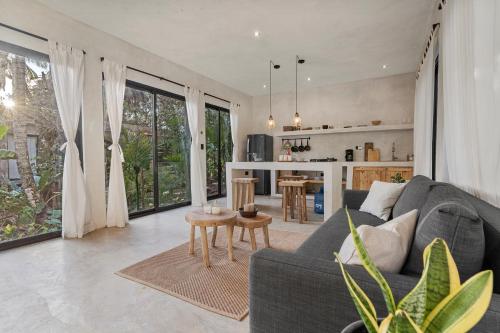 a living room with a couch and a table at El Valle Villas in Santa Bárbara de Samaná