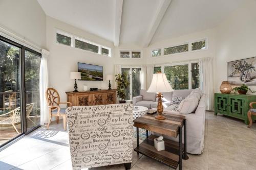 Χώρος καθιστικού στο Amelia Courtside Villas at Omni Amelia Island Plantation