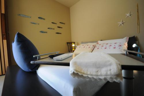 a bedroom with a bed and a table with a blanket at 20dimare in Cesenatico